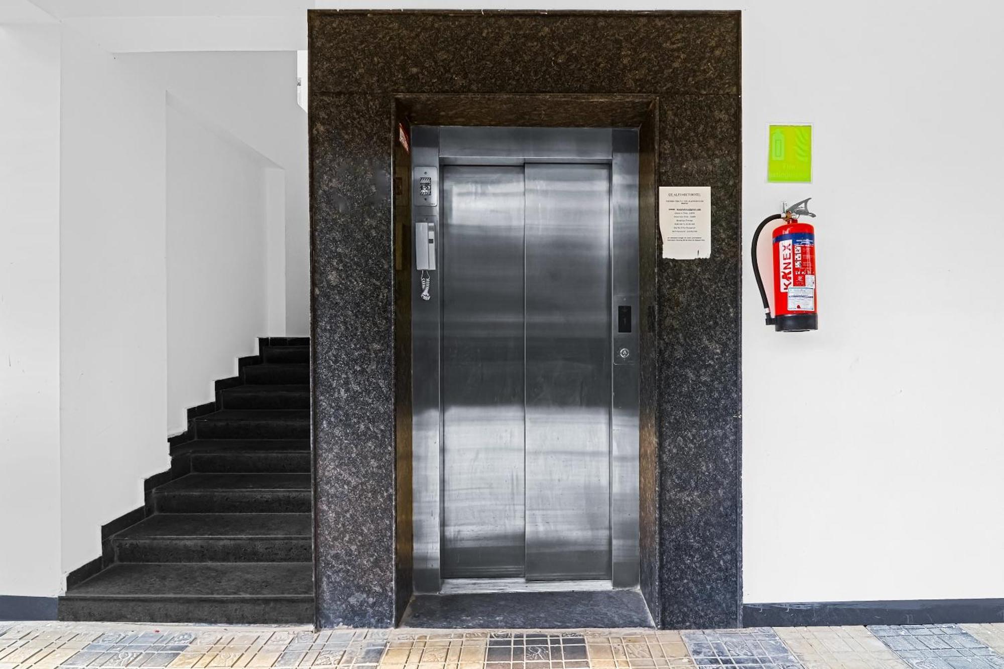 Hotel O Royal Stay Near Mantra Mall Haidar Sahibguda 外观 照片